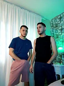 Snapshot of TommyandBillie chatting on September 30, 2025, 12:32 pm TommyandBillie online show from September 30, 2025, 12:32 pm