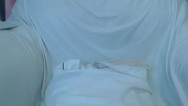 Snapshot of Petite_amor2 chatting on March 21, 2025, 10:28 pm Petite amor2 online show from March 21, 2025, 10:28 pm