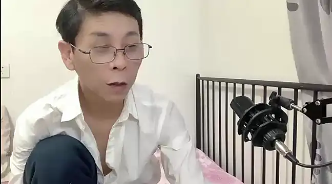 Snapshot of TGH521 chatting on January 10, 2025, 4:12 am TGH521 online show from January 10, 2025, 4:12 am