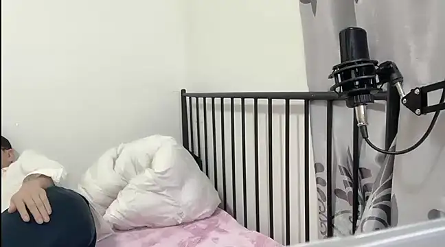 Snapshot of TGH521 chatting on January 11, 2025, 12:33 am TGH521 online show from January 11, 2025, 12:33 am