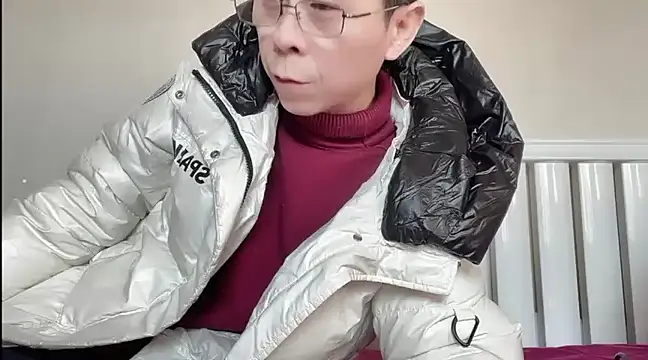 Snapshot of TGH521 chatting on January 18, 2025, 2:36 am TGH521 online show from January 18, 2025, 2:36 am