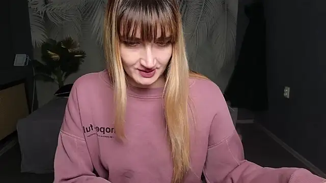 Nika Kitten online show from December 3, 2025, 9:40 am