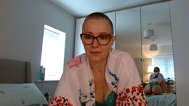 Snapshot of ELEGANT-ARIA36 chatting on February 18, 2025, 9:43 am ELEGANT-ARIA36 online show from February 18, 2025, 9:43 am