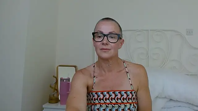 ELEGANT-ARIA36 online show from July 19, 2026, 2:21 pm