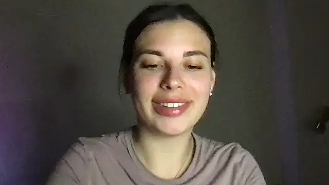 MoonriseGoddess online show from April 18, 2026, 7:07 pm