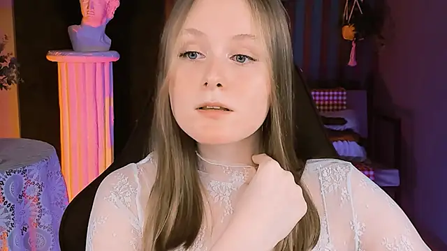 VivienLeeigh online show from February 5, 2025, 4:14 pm