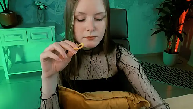 VivienLeeigh online show from February 11, 2025, 7:27 pm