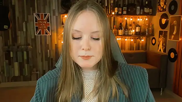 VivienLeeigh online show from February 20, 2025, 4:14 pm