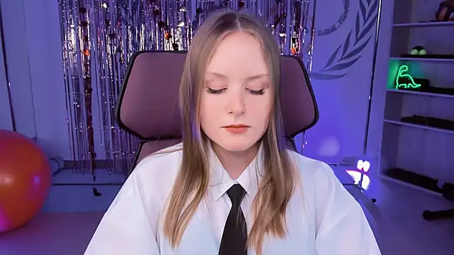 VivienLeeigh online show from March 9, 2025, 6:21 pm