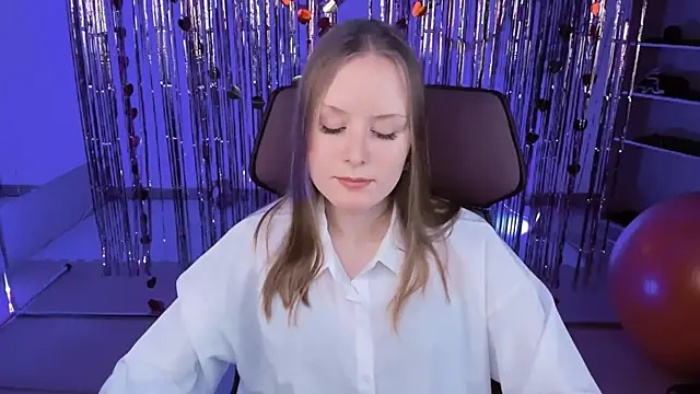 VivienLeeigh online show from March 17, 2025, 4:22 pm