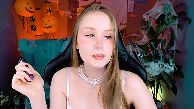 VivienLeeigh online show from October 19, 2025, 9:43 am