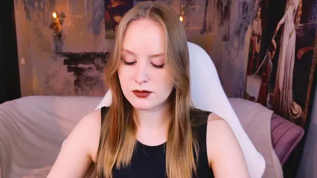 VivienLeeigh online show from March 22, 2026, 5:11 am