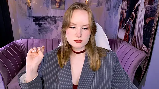 VivienLeeigh online show from June 2, 2026, 1:51 am