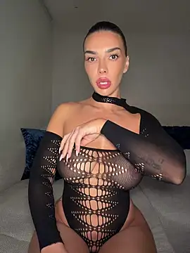 Snapshot of krissiswrld- chatting on April 7, 2026, 6:30 pm krissiswrld- online show from April 7, 2026, 6:30 pm