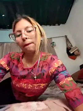 Snapshot of little_mavi chatting on February 14, 2025, 10:14 pm little mavi online show from February 14, 2025, 10:14 pm