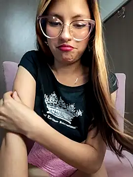 Snapshot of little_mavi chatting on March 6, 2025, 1:37 am little mavi online show from March 6, 2025, 1:37 am