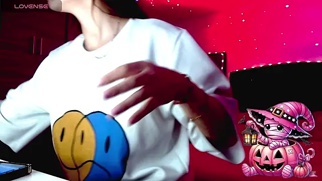 holy juli online show from October 29, 2025, 3:20 am