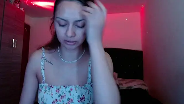 Snapshot of holy_juli chatting on June 9, 2026, 3:29 am holy juli online show from June 9, 2026, 3:29 am