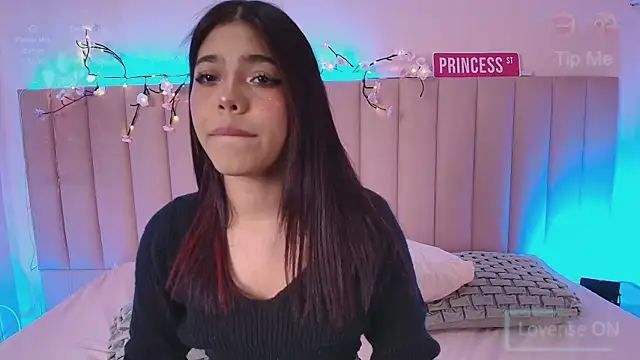 KellyOlsenbe online show from October 21, 2025, 8:53 pm