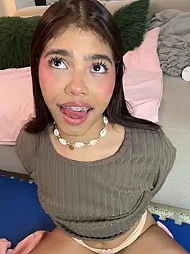 KellyOlsenbe online show from March 12, 2026, 8:48 pm