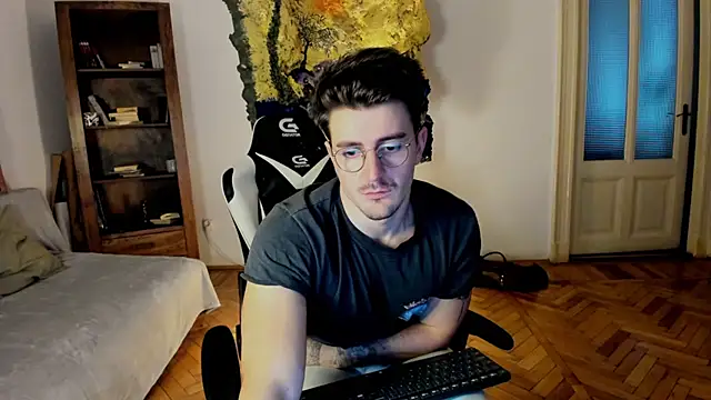 JulianDylan online show from January 20, 2025, 7:15 am