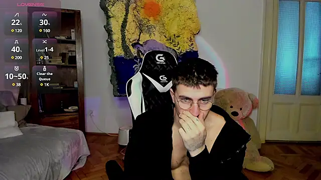 JulianDylan online show from February 5, 2025, 7:39 am