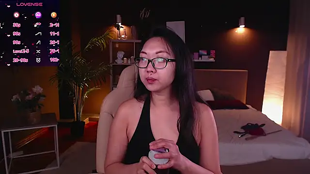 Snapshot of Marine_Vact chatting on November 7, 2025, 2:06 pm Marine Vact online show from November 7, 2025, 2:06 pm