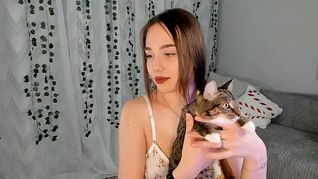 Tate Angel online show from March 4, 2025, 6:18 pm