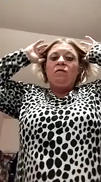 Snapshot of Playmate86 chatting on December 4, 2024, 4:54 am Playmate86 online show from December 4, 2024, 4:54 am