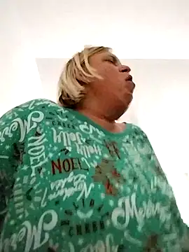 Snapshot of Playmate86 chatting on December 6, 2024, 5:55 pm Playmate86 online show from December 6, 2024, 5:55 pm