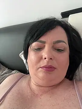 Snapshot of Amandamuller1982 chatting on January 28, 2025, 7:00 am Amandamuller1982 online show from January 28, 2025, 7:00 am