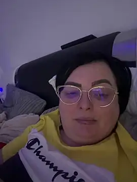 Snapshot of Amandamuller1982 chatting on February 5, 2025, 4:59 am Amandamuller1982 online show from February 5, 2025, 4:59 am