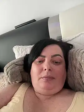 Snapshot of Amandamuller1982 chatting on February 10, 2025, 9:58 am Amandamuller1982 online show from February 10, 2025, 9:58 am