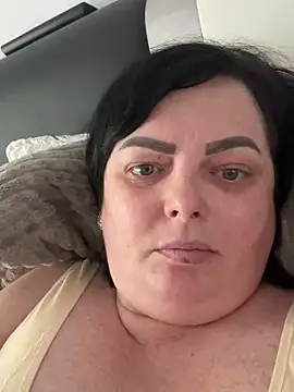 Snapshot of Amandamuller1982 chatting on February 11, 2025, 8:05 am Amandamuller1982 online show from February 11, 2025, 8:05 am