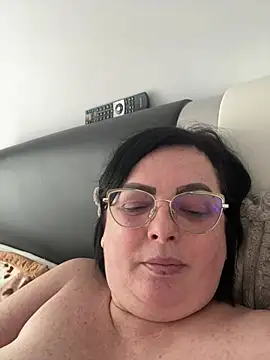 Snapshot of Amandamuller1982 chatting on February 14, 2025, 8:10 am Amandamuller1982 online show from February 14, 2025, 8:10 am