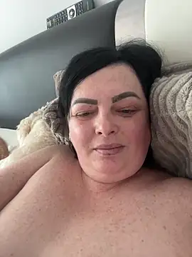 Snapshot of Amandamuller1982 chatting on February 17, 2025, 7:37 am Amandamuller1982 online show from February 17, 2025, 7:37 am