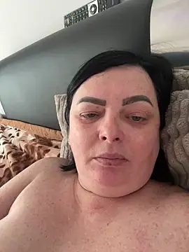 Snapshot of Amandamuller1982 chatting on February 19, 2025, 6:11 am Amandamuller1982 online show from February 19, 2025, 6:11 am