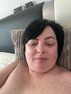 Snapshot of Amandamuller1982 chatting on February 21, 2025, 8:18 am Amandamuller1982 online show from February 21, 2025, 8:18 am