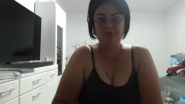 Snapshot of Amandamuller1982 chatting on September 10, 2025, 12:43 am Amandamuller1982 online show from September 10, 2025, 12:43 am