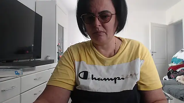 Snapshot of Amandamuller1982 chatting on September 19, 2025, 11:00 am Amandamuller1982 online show from September 19, 2025, 11:00 am