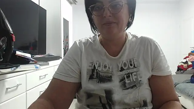 Snapshot of Amandamuller1982 chatting on October 27, 2025, 8:24 pm Amandamuller1982 online show from October 27, 2025, 8:24 pm