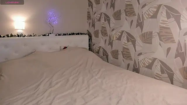 Snapshot of ViolaBloom22 chatting on January 2, 2025, 7:51 pm ViolaBloom22 online show from January 2, 2025, 7:51 pm