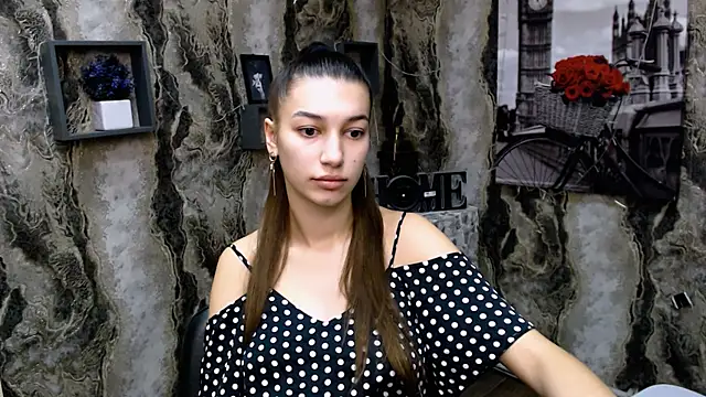KarolinaRosse  online show from January 13, 2025, 5:55 am