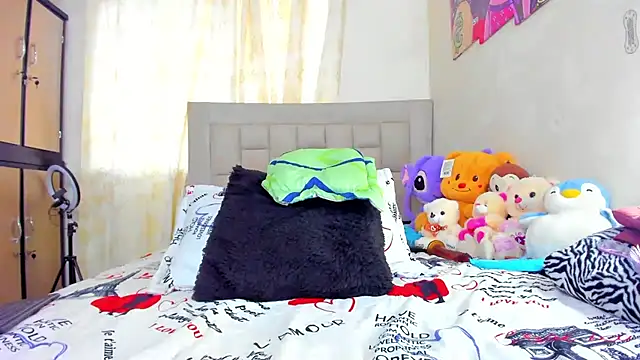 Snapshot of Miranda-brow chatting on January 5, 2025, 8:52 pm Miranda-brow online show from January 5, 2025, 8:52 pm