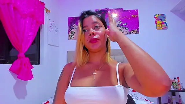 Snapshot of Miranda-brow chatting on January 25, 2025, 1:10 am Miranda-brow online show from January 25, 2025, 1:10 am