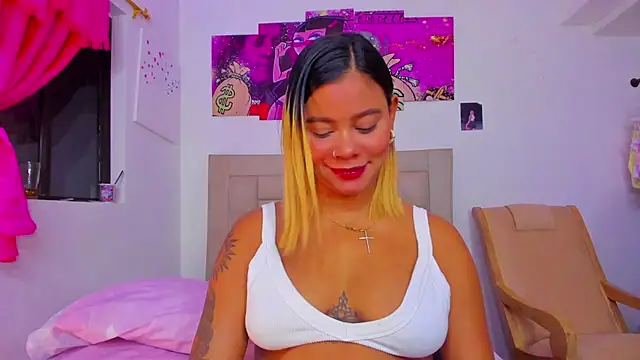 Snapshot of Miranda-brow chatting on February 8, 2025, 11:02 pm Miranda-brow online show from February 8, 2025, 11:02 pm