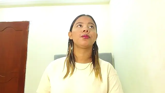 Snapshot of Miranda-brow chatting on September 9, 2025, 1:05 am Miranda-brow online show from September 9, 2025, 1:05 am