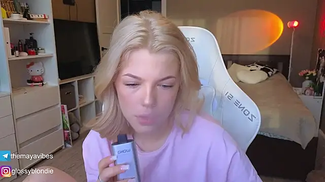 Maya Rave online show from April 13, 2026, 4:18 am