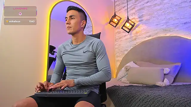 Aron Bolt online show from March 29, 2026, 5:02 pm