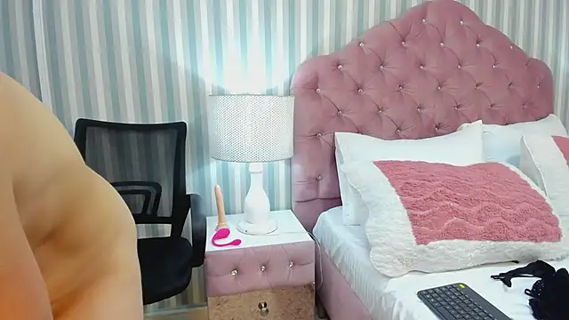 Snapshot of HazelMoret chatting on February 26, 2025, 2:57 pm HazelMoret online show from February 26, 2025, 2:57 pm